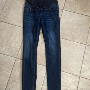 Like new! Thyme maternity size M jeans